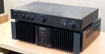ROTEL RB1070 Bowers & Wilkins Speaker